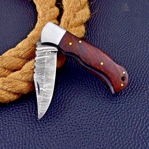 Coltello pieghevole damascato