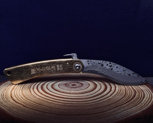 Coltello pieghevole giapponese